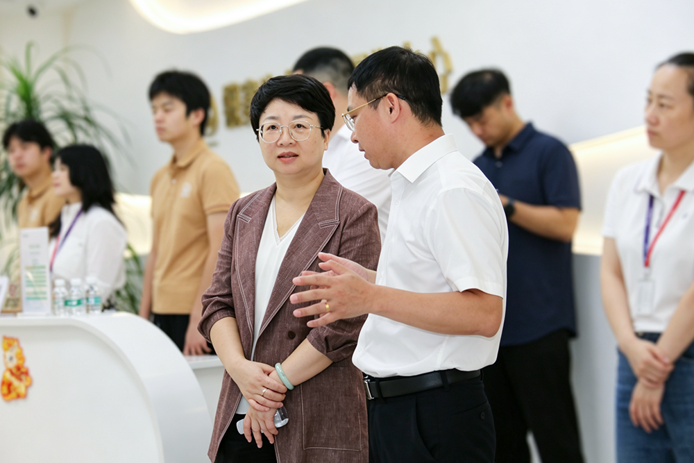 舟山市普陀区区长林静一行莅临锐赛生物调研视察
